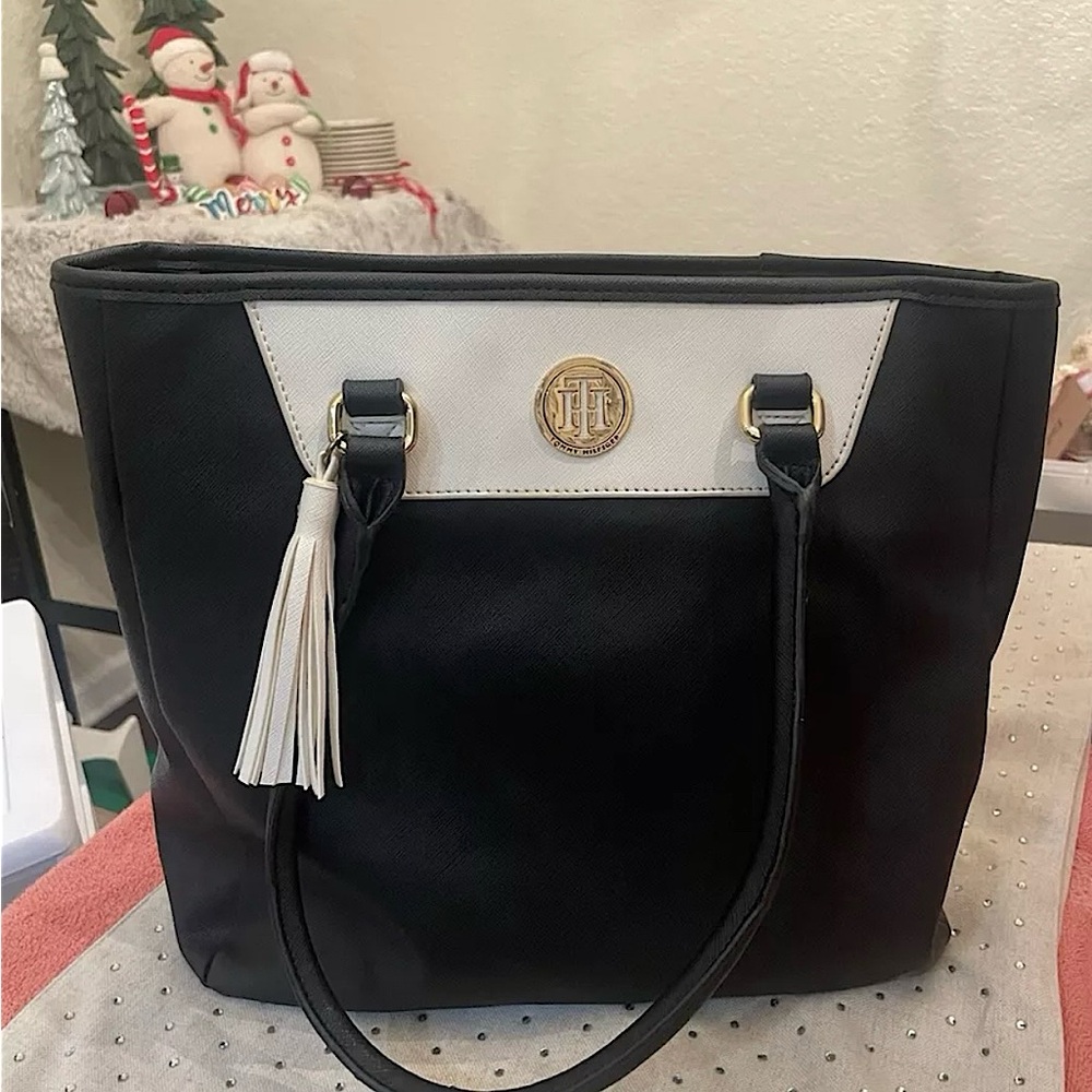 Tommy Hilfiger NWT Vintage Tote Bag In Black And White With Gold Emblem